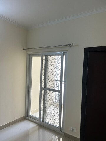 Room in 3 BHK Apartment at Amrapali Terrace Homes, Tech Zone 4 Greater Noida – for Sale