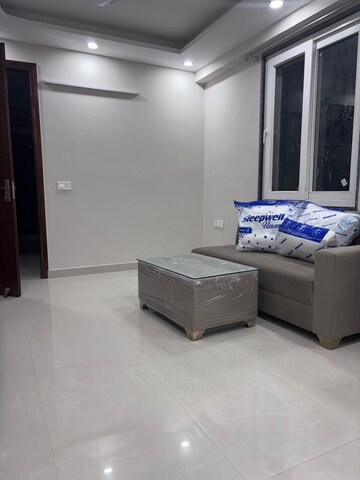 Bedroom in 2 BHK Builder Floor at Sector 40 – for Rent