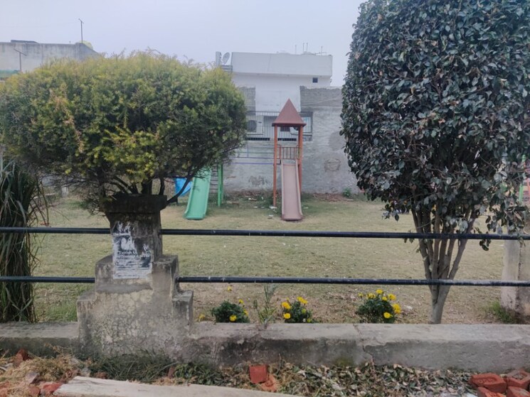 Garden, kharar kurali highway  92 Sq.Yd. Plot In KharaR Kurali Highway Mohali 9579932