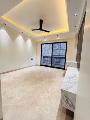 Room in 3 BHK Builder Floor at Sector 31 – for Rent