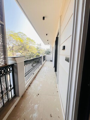 Balcony in 3 BHK Builder Floor at Sector 31 – for Rent