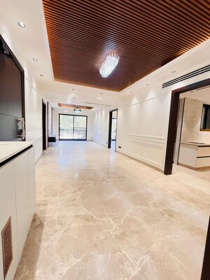 Room in 3 BHK Builder Floor at Sector 31 – for Rent