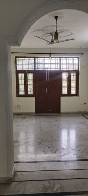 Room in 3 BHK Apartment at Shatabdi Vihar Sector-61, Sector 61 – for Rent