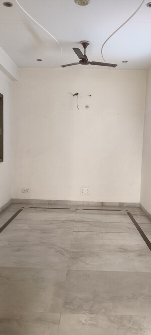 Room in 3 BHK Apartment at Shatabdi Vihar Sector-61, Sector 61 – for Rent
