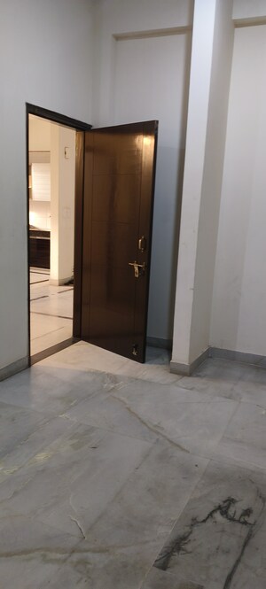 Building Lobby in 3 BHK Apartment at Shatabdi Vihar Sector-61, Sector 61 – for Rent