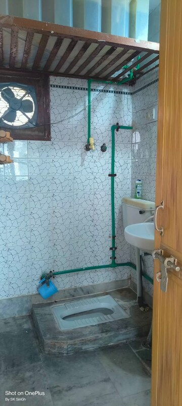 Bathroom in 3.5 BHK Apartment at Shama Apartments, Sector 10 Dwarka – for Rent