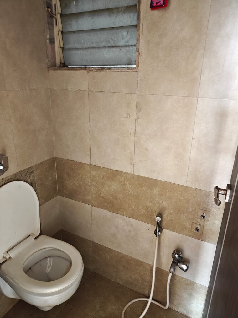 Bathroom, jagdeo path 3 Bedroom 1302 Sq.Ft. Apartment In Jagdeo Path Patna 9595262