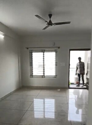 Room in 2 BHK Apartment at Hsr Layout – for Rent