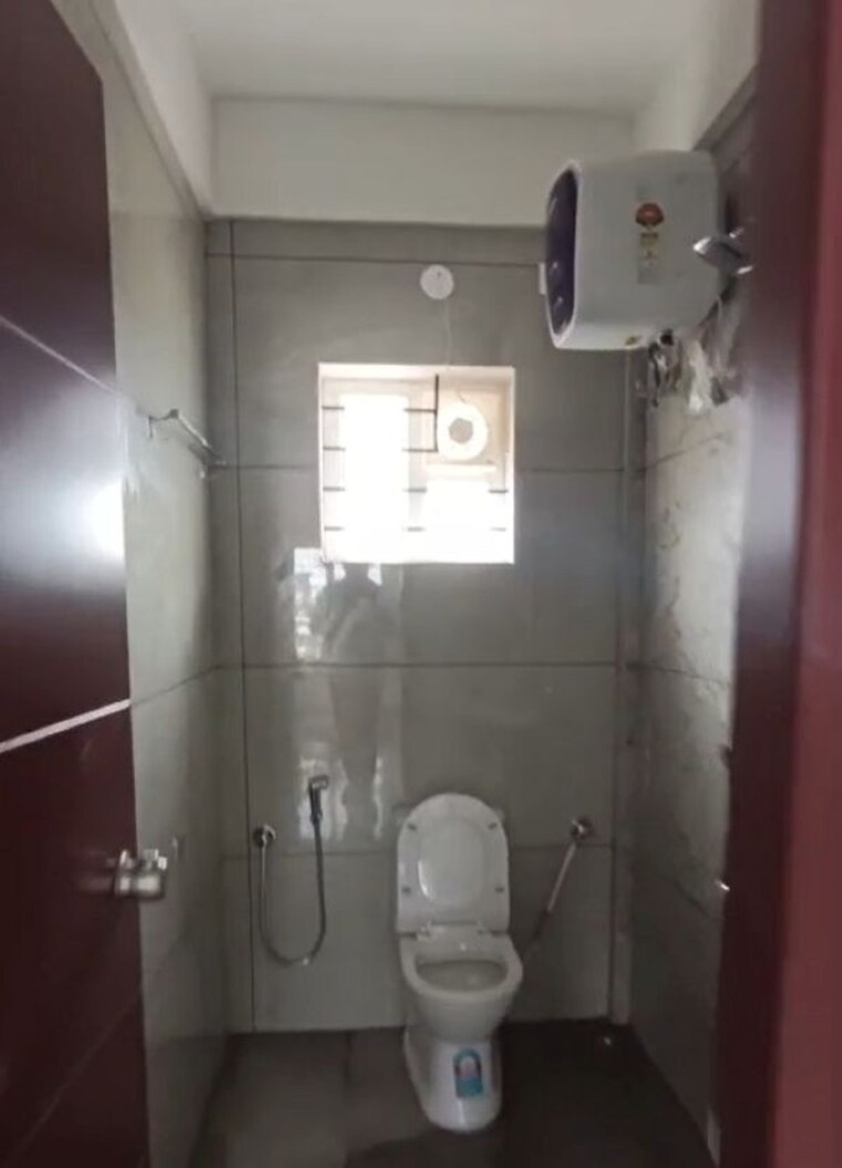 Bathroom, hsr layout 2 Bedroom 1000 Sq.Ft. Apartment In Hsr Layout Bangalore 9595254