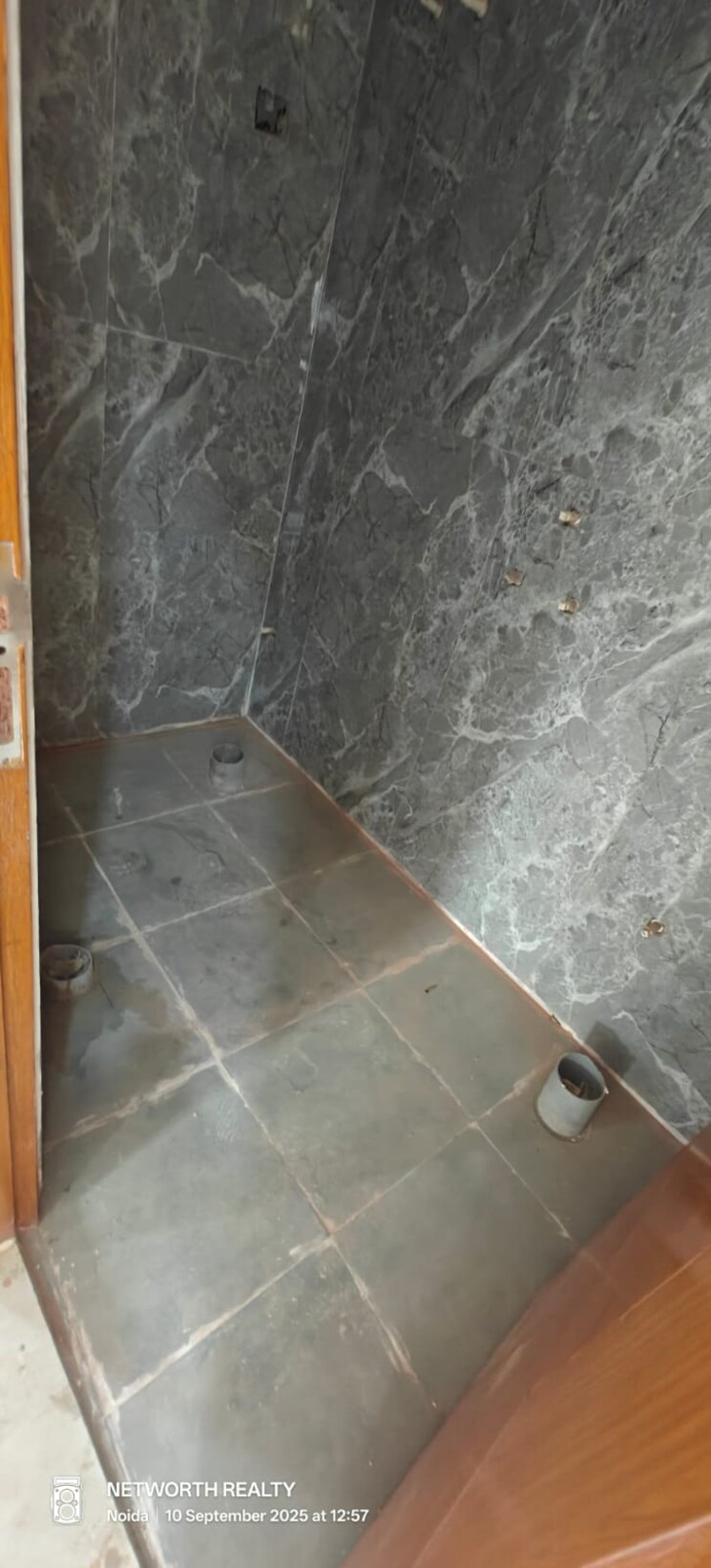 Bathroom, sector 73 3 Bedroom 1400 Sq.Ft. Builder Floor In Sector 73 Noida 9595274