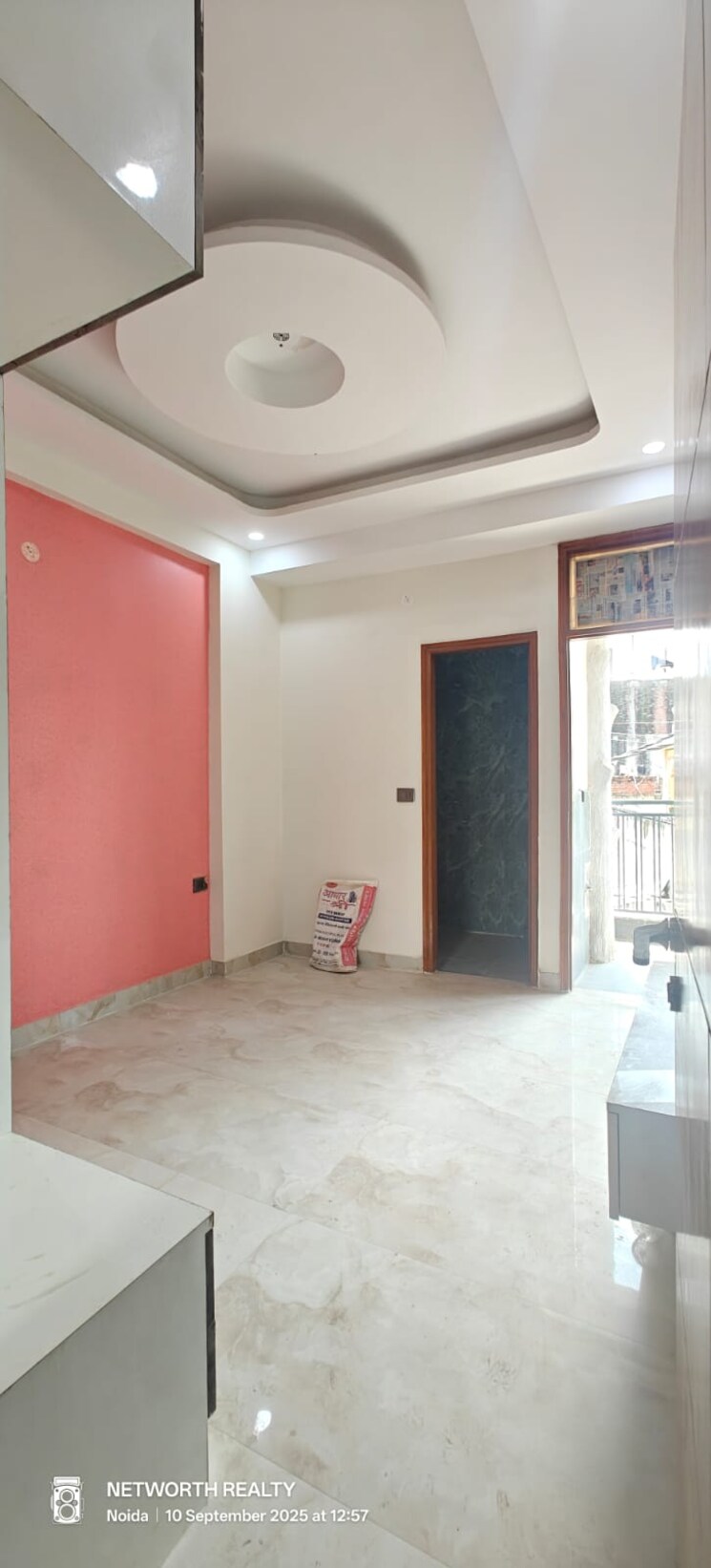 Room, sector 73 3 Bedroom 1400 Sq.Ft. Builder Floor In Sector 73 Noida 9595275