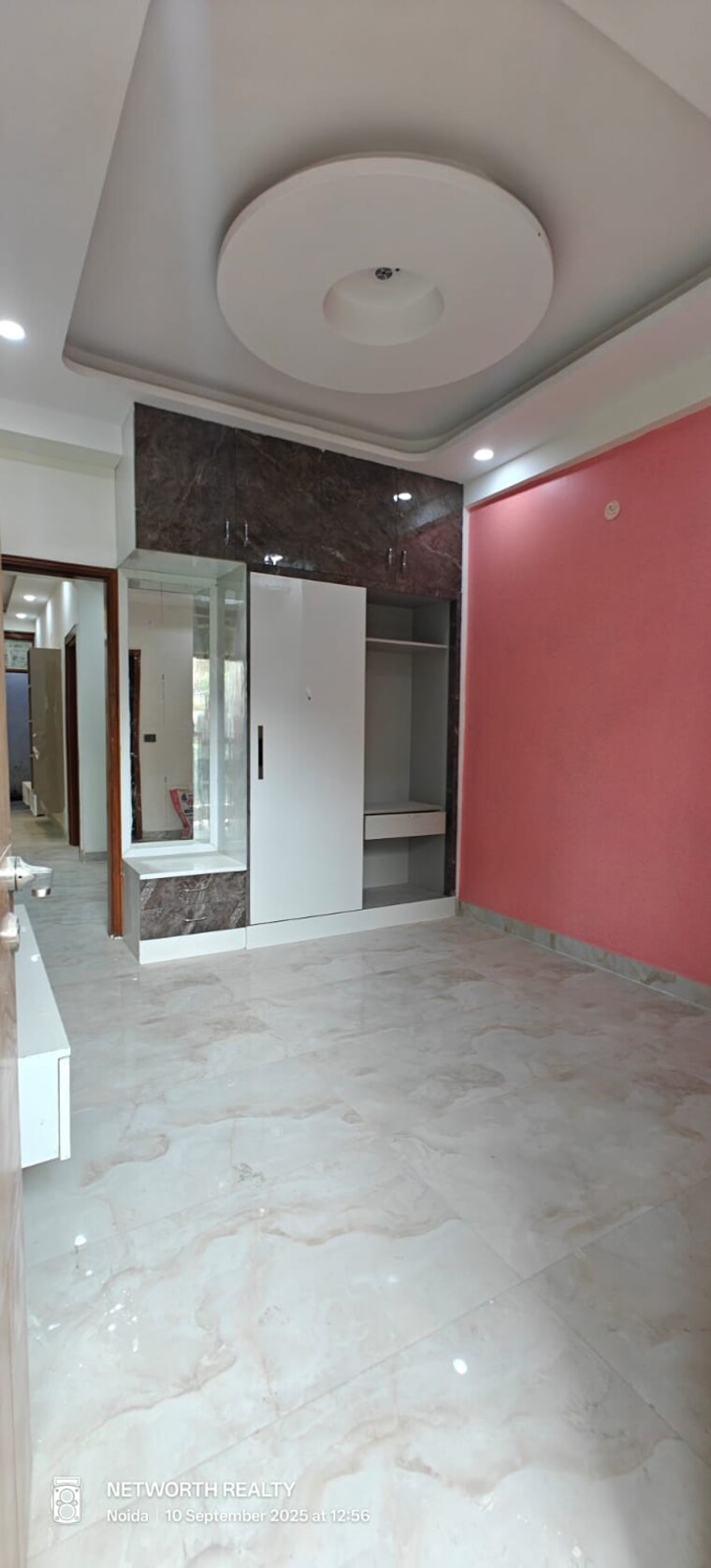 Room, sector 73 3 Bedroom 1400 Sq.Ft. Builder Floor In Sector 73 Noida 9595276