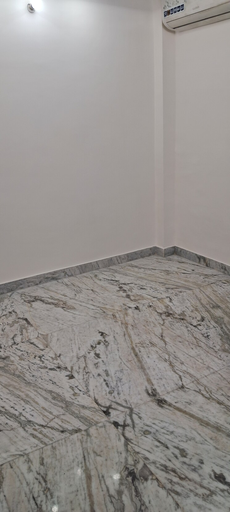 Master Bedroom, laxmi nagar 3 Bedroom 80 Sq.Yd. Builder Floor In Laxmi Nagar Delhi 9595291