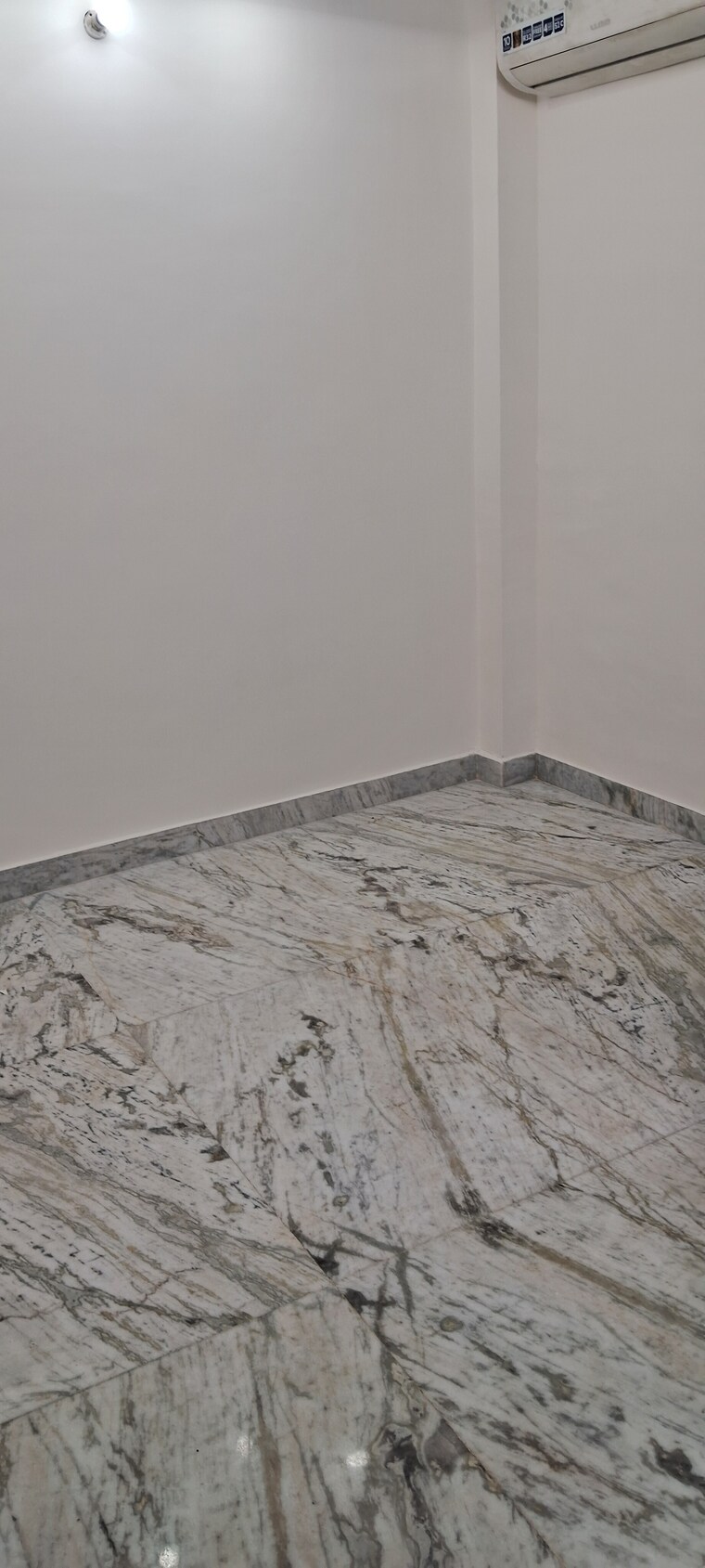 Master Bedroom, laxmi nagar 3 Bedroom 80 Sq.Yd. Builder Floor In Laxmi Nagar Delhi 9595291