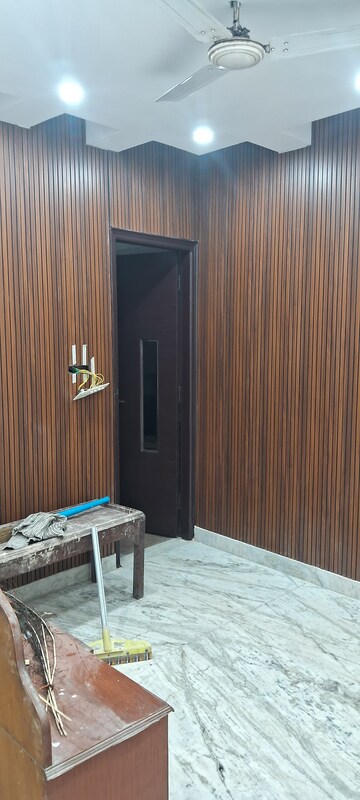 3 BHK Builder Floor For Sale in Laxmi Nagar