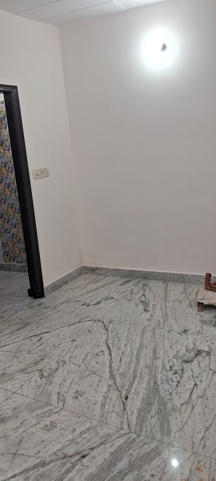 Balcony, laxmi nagar 3 Bedroom 80 Sq.Yd. Builder Floor In Laxmi Nagar Delhi 9595291