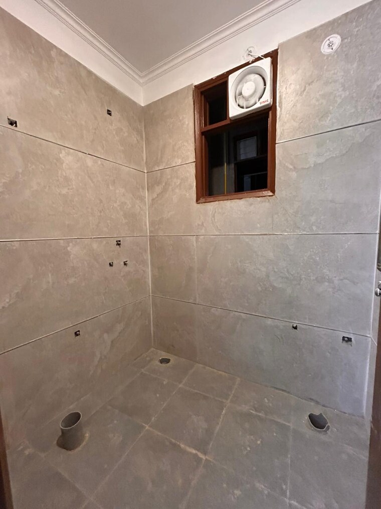 Bathroom, chattarpur 2 Bedroom 1000 Sq.Ft. Builder Floor In Chattarpur Delhi 9595317