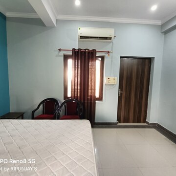 Bedroom in 6+ BHK Independent House at Gomti Nagar – for Rent