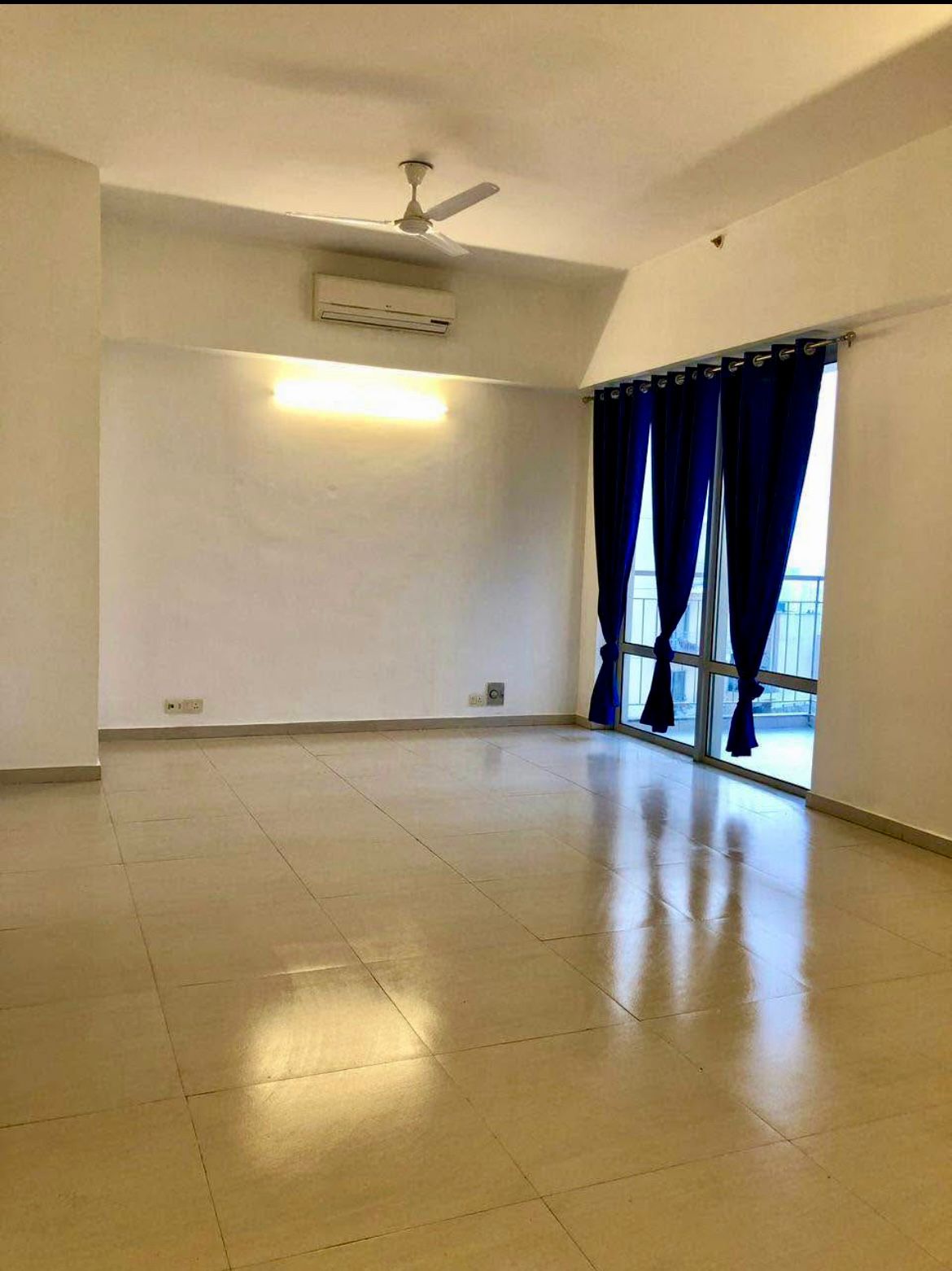 3.5 BHK + Pooja Room Apartment For Rent in Unitech Escape