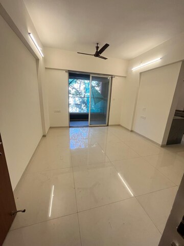 Furnished Amenities in 2 BHK Apartment at Badhekar Krushnakunj, Kothrud – for Rent