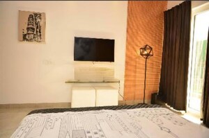 Bedroom in 3 BHK Apartment at Gomti Nagar – for Rent