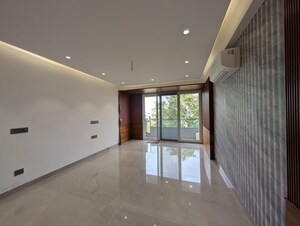 Bedroom in 3.5 BHK Apartment at Mayur Vihar Phase 1 Extension – for Sale