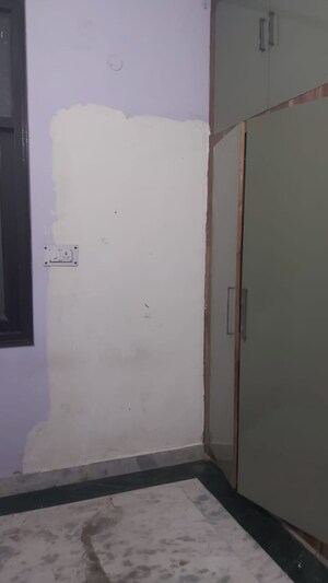 Room in 1.5 BHK Builder Floor at Mayur Vihar – for Rent