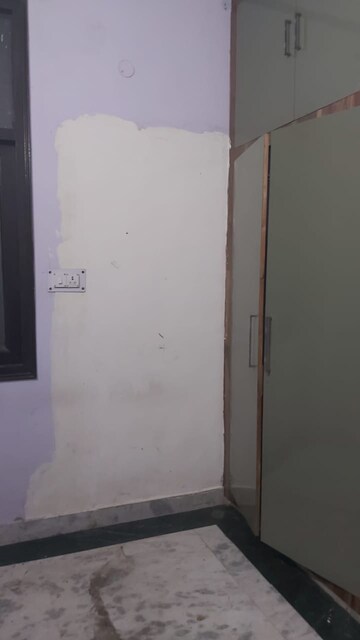 Room in 1.5 BHK Builder Floor at Mayur Vihar – for Rent