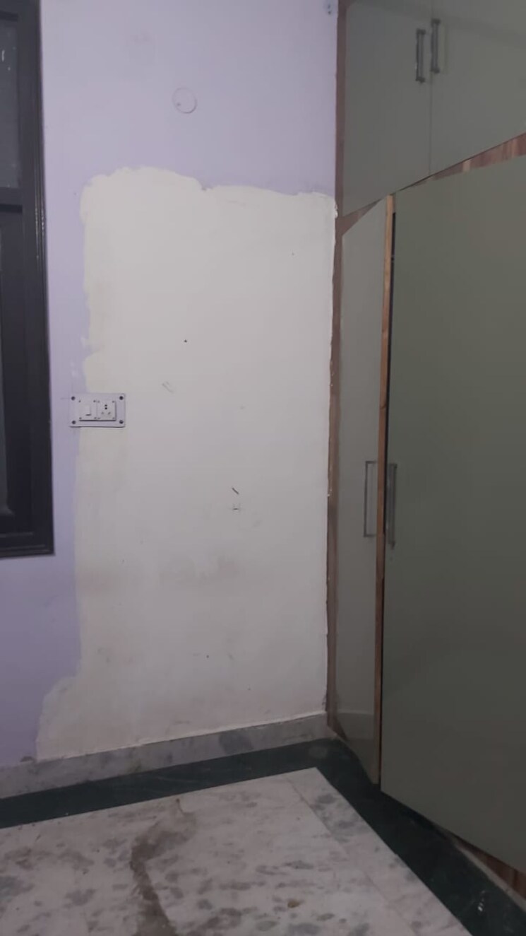 Room, mayur vihar 1.5 Bedroom 400 Sq.Ft. Builder Floor In Mayur Vihar Delhi 9595390