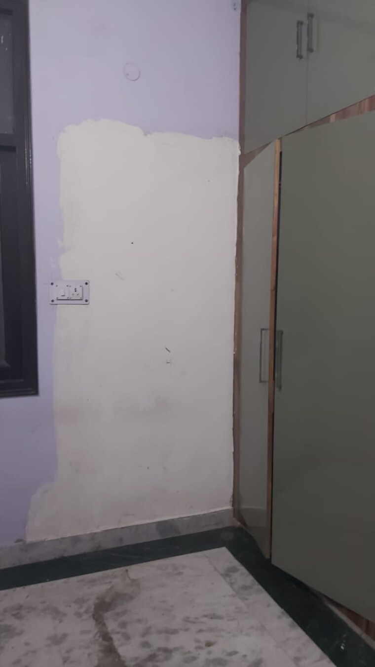 Room, mayur vihar 1.5 Bedroom 400 Sq.Ft. Builder Floor In Mayur Vihar Delhi 9595390