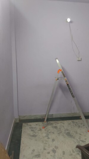 Furnished Amenities in 1.5 BHK Builder Floor at Mayur Vihar – for Rent