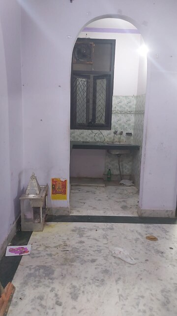 Room in 1.5 BHK Builder Floor at Mayur Vihar – for Rent