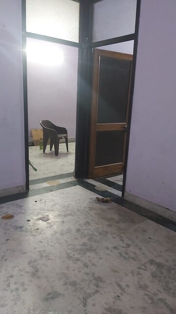 Room in 1.5 BHK Builder Floor at Mayur Vihar – for Rent