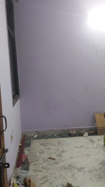 Furnished Amenities in 1.5 BHK Builder Floor at Mayur Vihar – for Rent