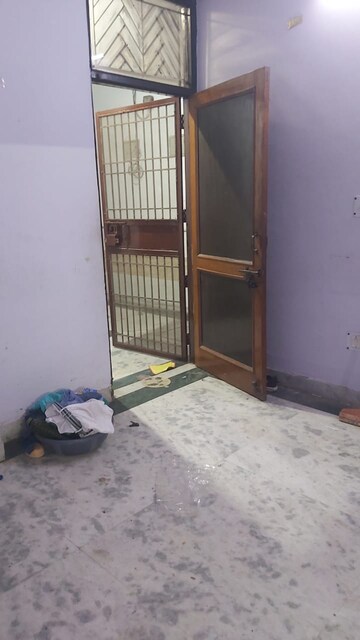 Room in 1.5 BHK Builder Floor at Mayur Vihar – for Rent