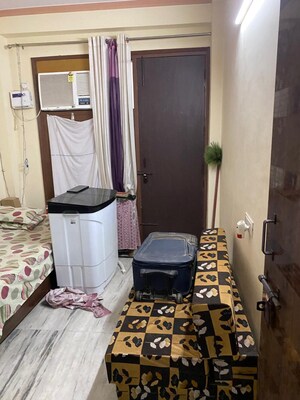 Living Room in 1.5 BHK Apartment at Mayur Vihar – for Rent