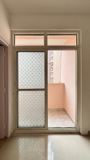 Room in 3 BHK Apartment at Amrapali Leisure Park, Amrapali Leisure Valley – for Sale