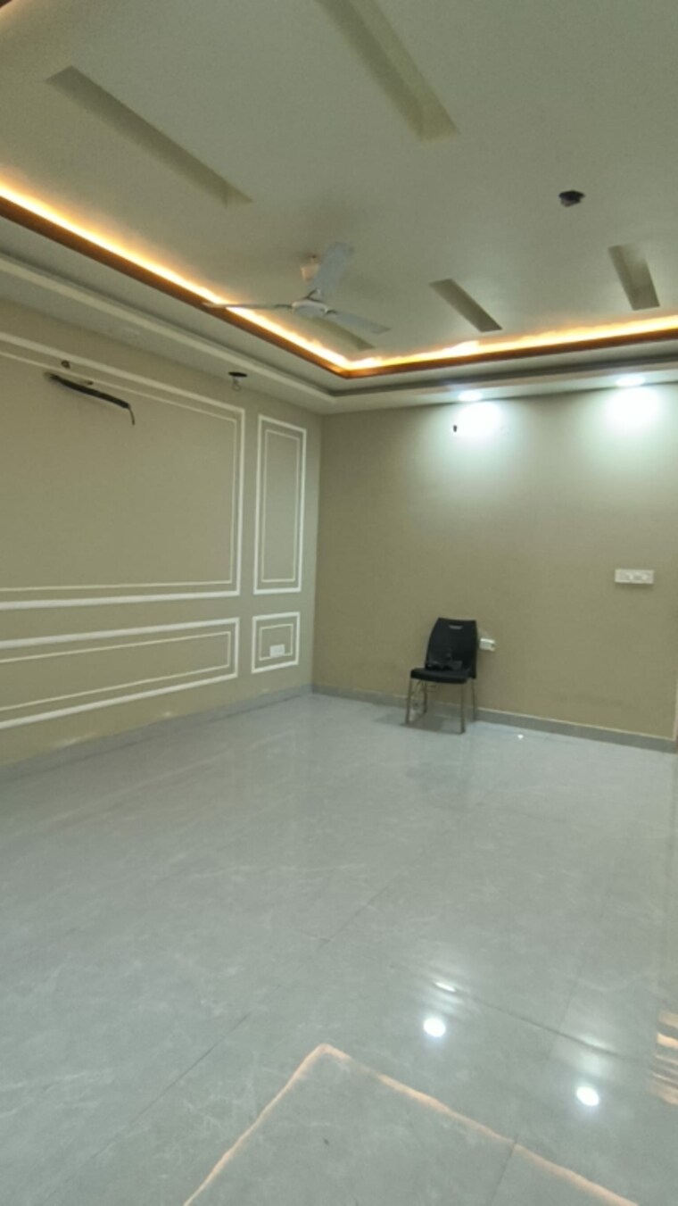 Room, green fields colony 4 Bedroom 400 Sq.Yd. Builder Floor In Green Fields Colony Faridabad 9595438