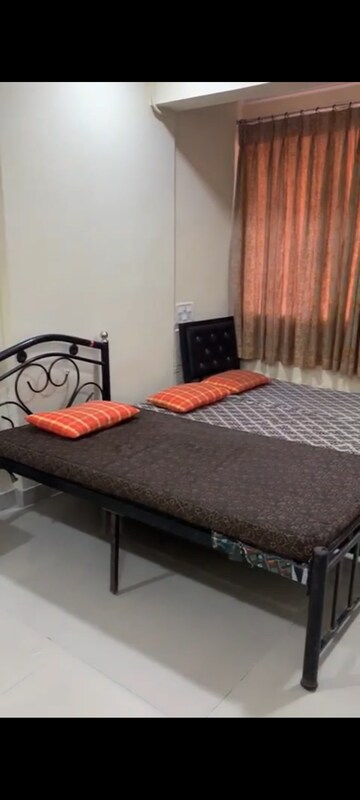 Bedroom in 2 BHK Apartment at Vakola – for Rent