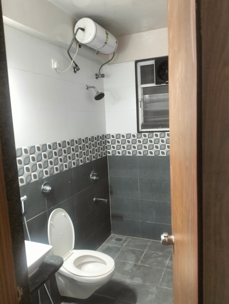 Bathroom, nyati-grandeur 3 Bedroom 1650 Sq.Ft. Apartment In Undri Pune 9595457