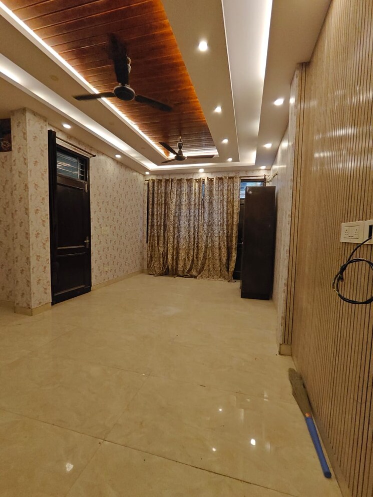 Room, east of kailash 2 Bedroom 1000 Sq.Ft. Builder Floor In East Of Kailash Delhi 9595474