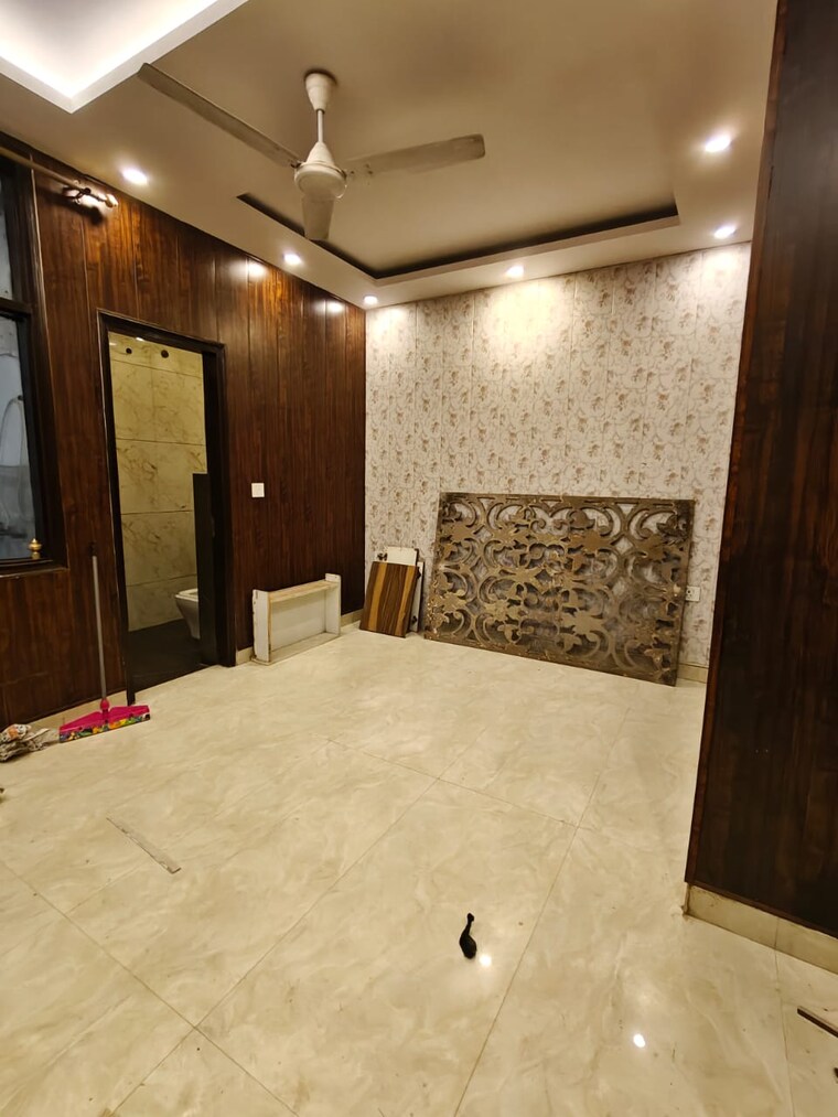 Room, east of kailash 2 Bedroom 1000 Sq.Ft. Builder Floor In East Of Kailash Delhi 9595474