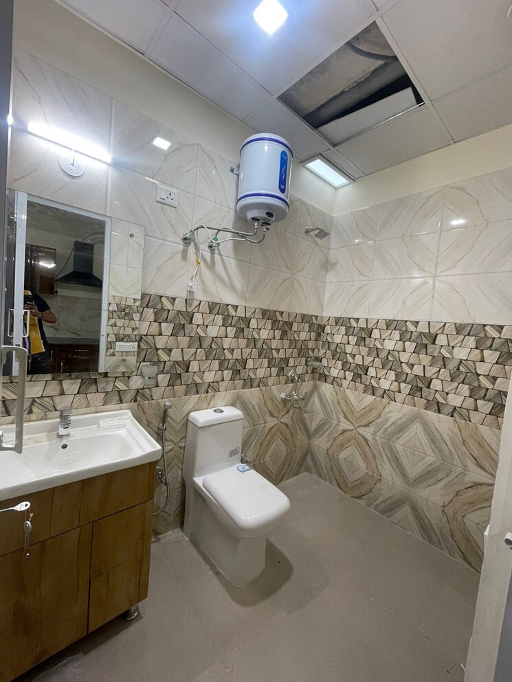 Bathroom, sector 46 Studio 600 Sq.Ft. Builder Floor In Sector 46 Gurgaon 9595480