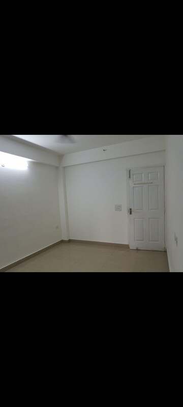 Room in 3 BHK Apartment at Express Zenith, Sector 77 – for Rent