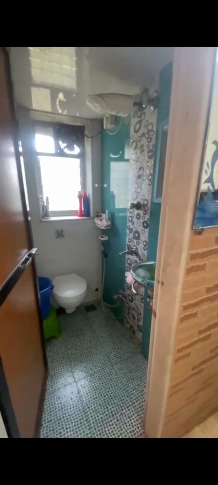 Bathroom, chembur 2 Bedroom 800 Sq.Ft. Apartment In Chembur Mumbai 9595481