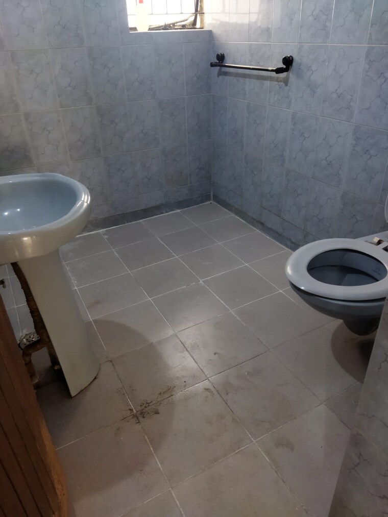 Bathroom, sector 23 dwarka 1 Bedroom 550 Sq.Ft. Apartment In Sector 23 Dwarka Delhi 9595501