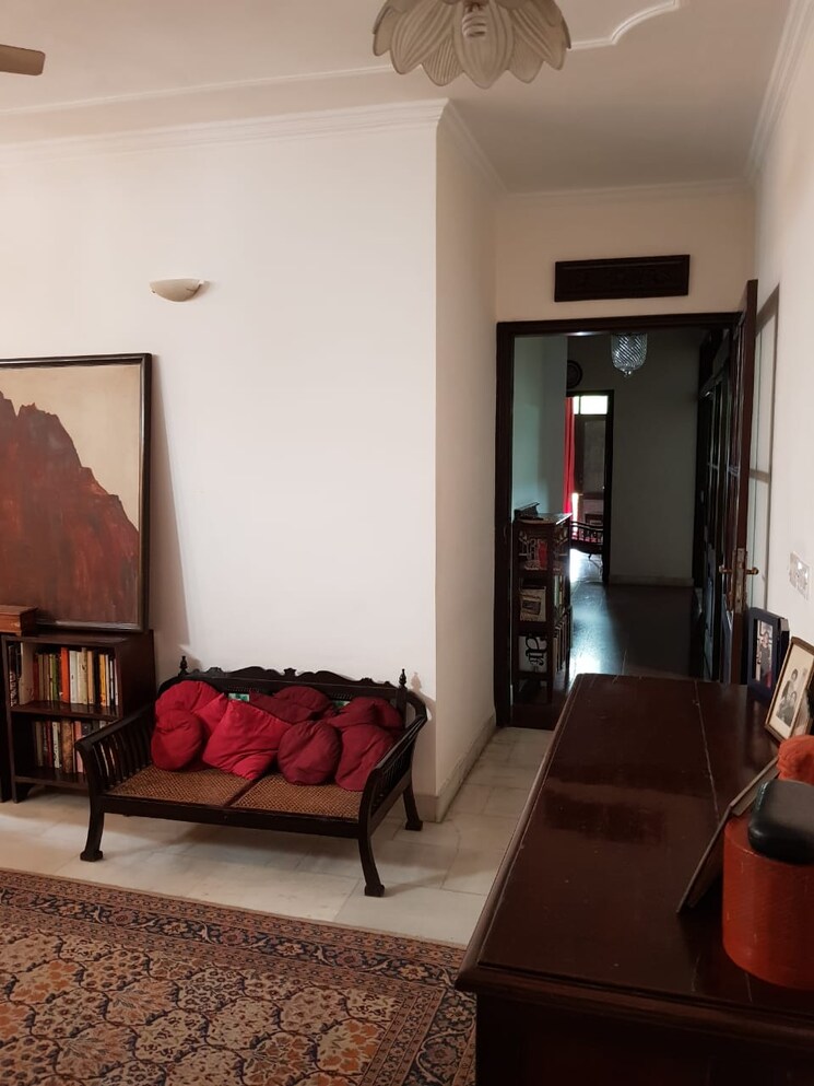 Living Room, greater kailash i 4 Bedroom 450 Sq.Yd. Builder Floor In Greater Kailash I Delhi 9595512