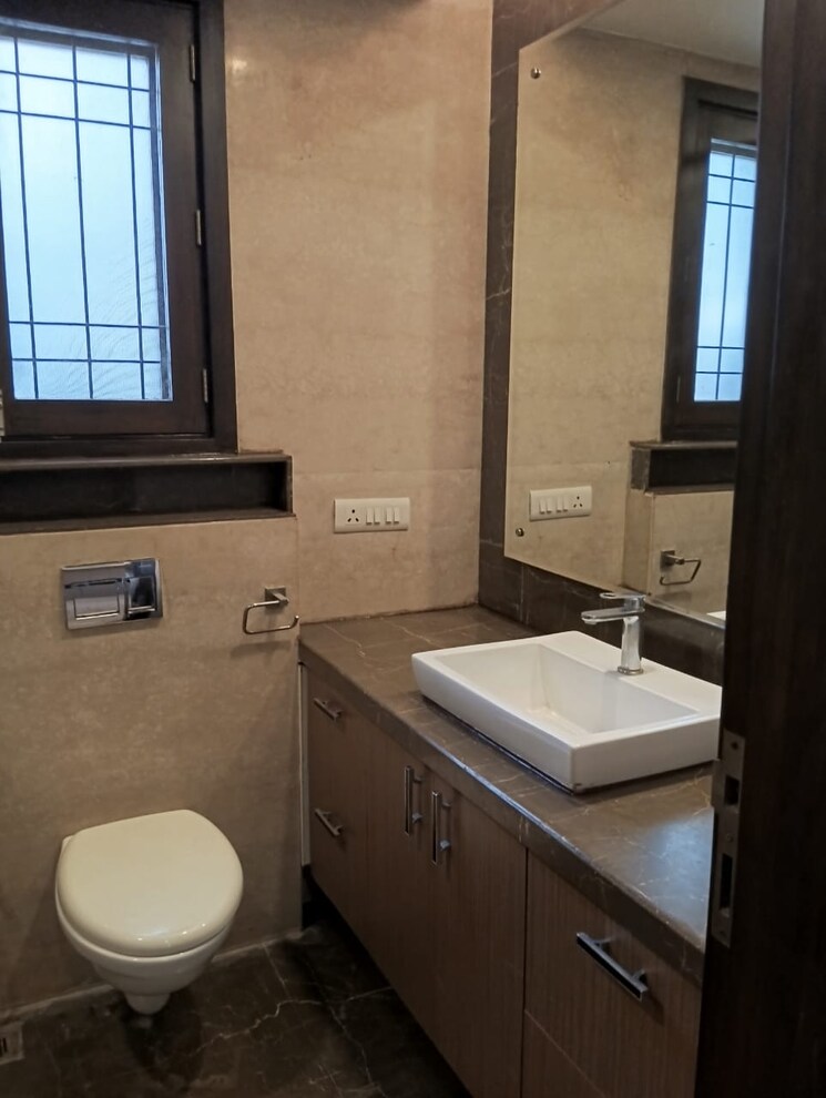 Master Bedroom, greater kailash ii 3 Bedroom 250 Sq.Yd. Builder Floor In Greater Kailash ii Delhi 9595519