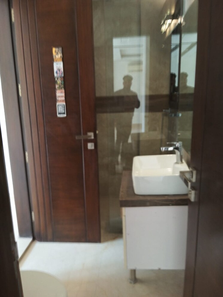 Bathroom, greater kailash ii 3 Bedroom 250 Sq.Yd. Builder Floor In Greater Kailash ii Delhi 9595519