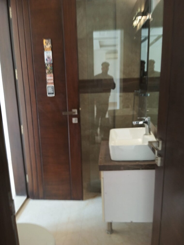 Bathroom, greater kailash ii 3 Bedroom 250 Sq.Yd. Builder Floor In Greater Kailash ii Delhi 9595519